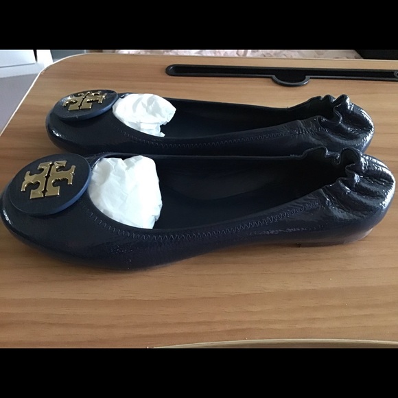 Tory Burch Ladies Navy Blue Patent Flats. - Picture 11 of 14